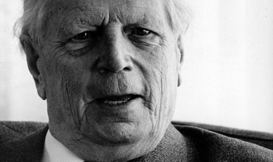 Living in a Dream – A brief portrait of an extraordinary Minister of&nbsp;Defence